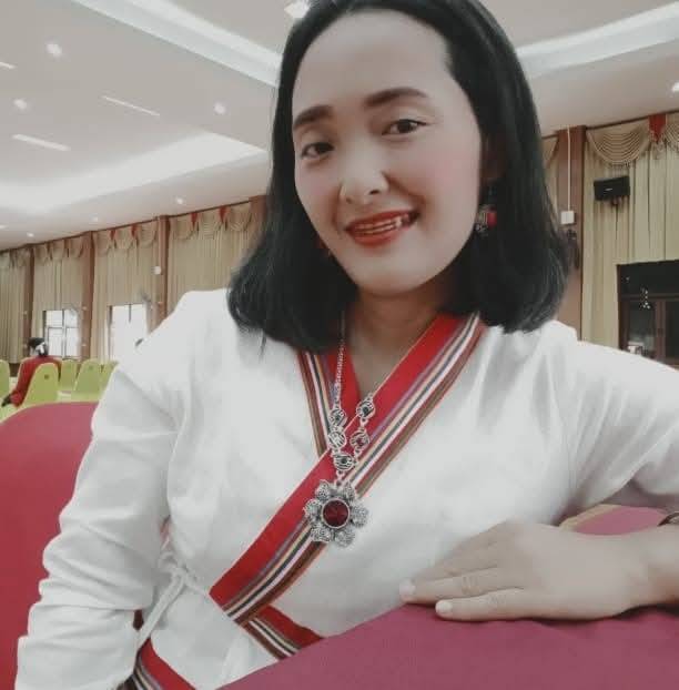 นางสาวปภาวดี หมื่นเต